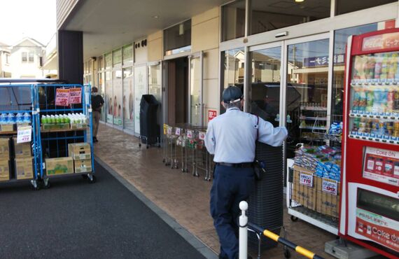 東京都調布市のスーパーでのカート片付け業務です。金土日祝日のみのお仕事です。興味のある方ご応募お待ちしております。