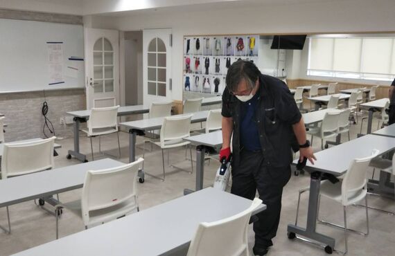 横浜駅徒歩1分の専門学校で管理人募集中。安定した施設で働きませんか？ご応募お待ちしております。