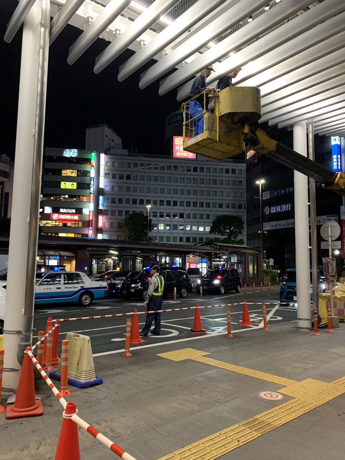 横浜駅大屋根清掃_3