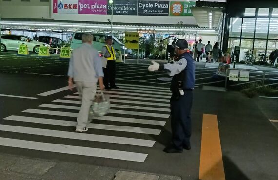 10/1～4　東京都多摩市の食品スーパーにてオープン警備を実施しました。
